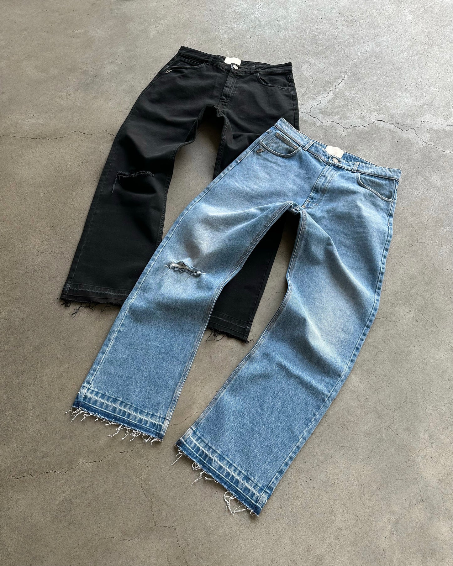 545 DON'T MISS IT 01 DISTRESSED MIDNIGHT BLACK DENIM