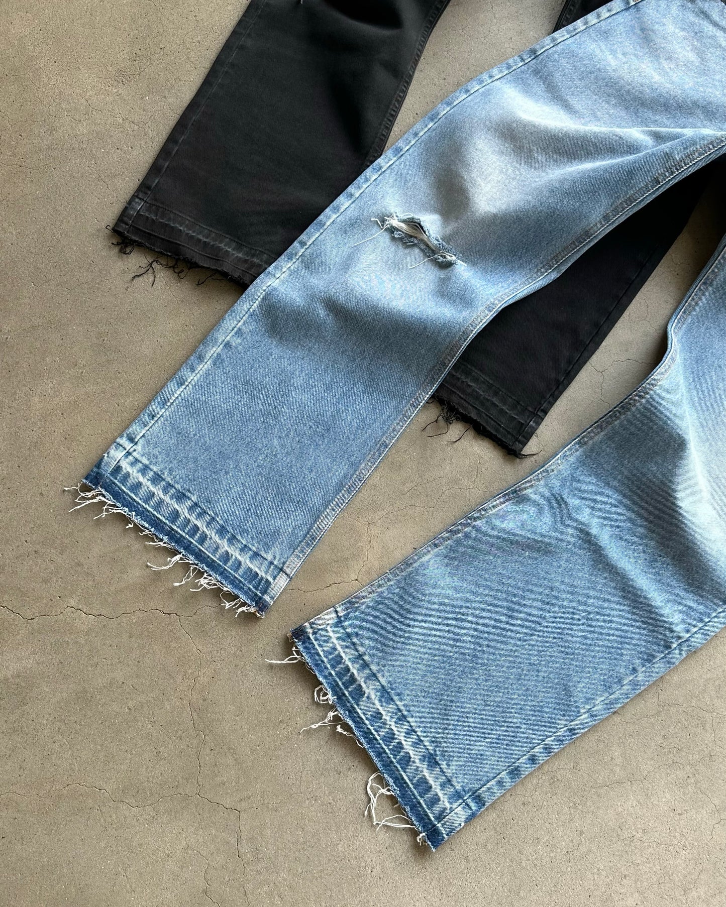 545 DON'T MISS IT 01 DISTRESSED MIDNIGHT BLACK DENIM