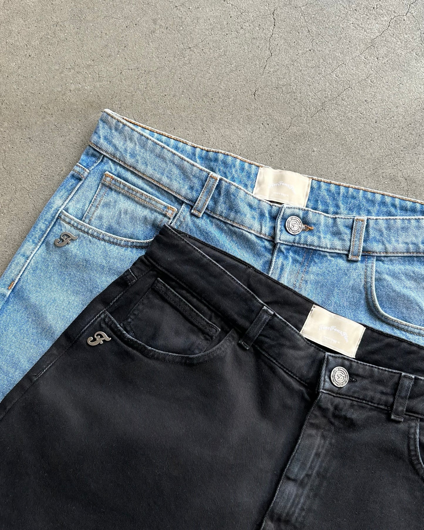 545 DON'T MISS IT 01 DISTRESSED MIDNIGHT BLACK DENIM