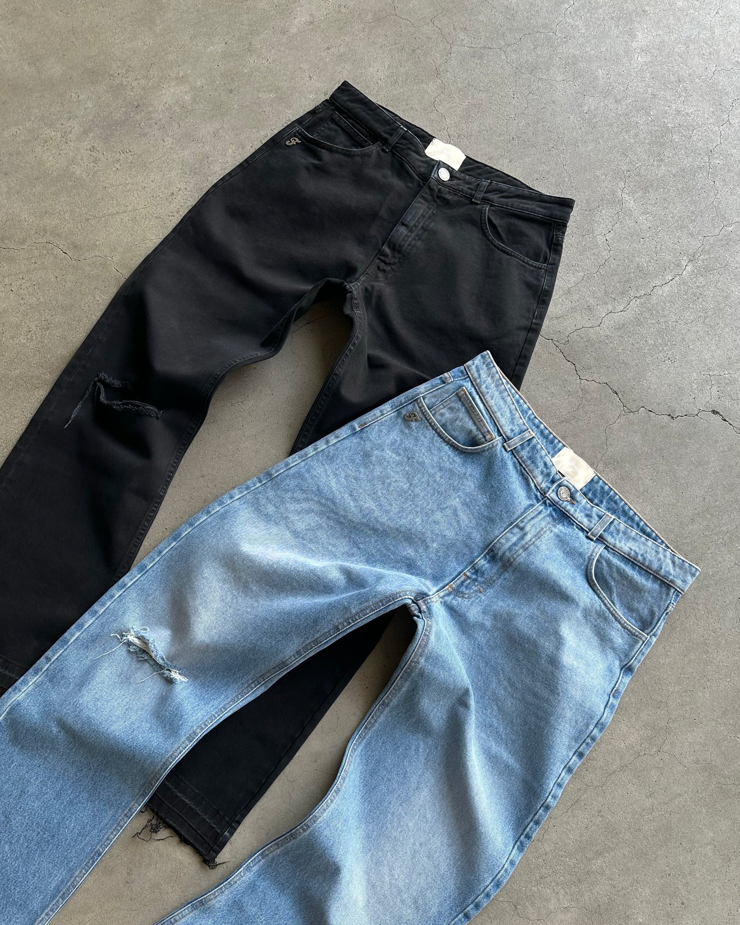 545 DON'T MISS IT 01 DISTRESSED MIDNIGHT BLACK DENIM