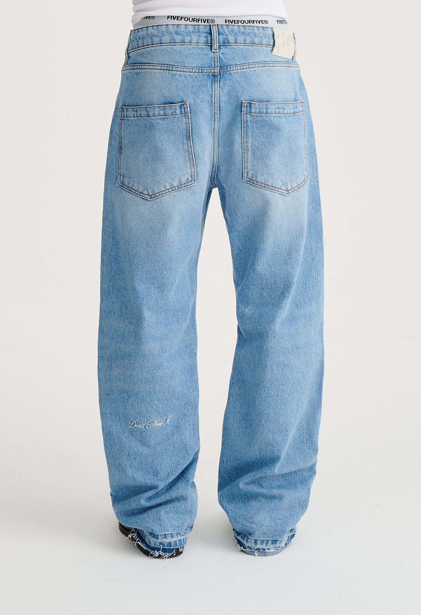 545 Denim 01 Distressed Regular