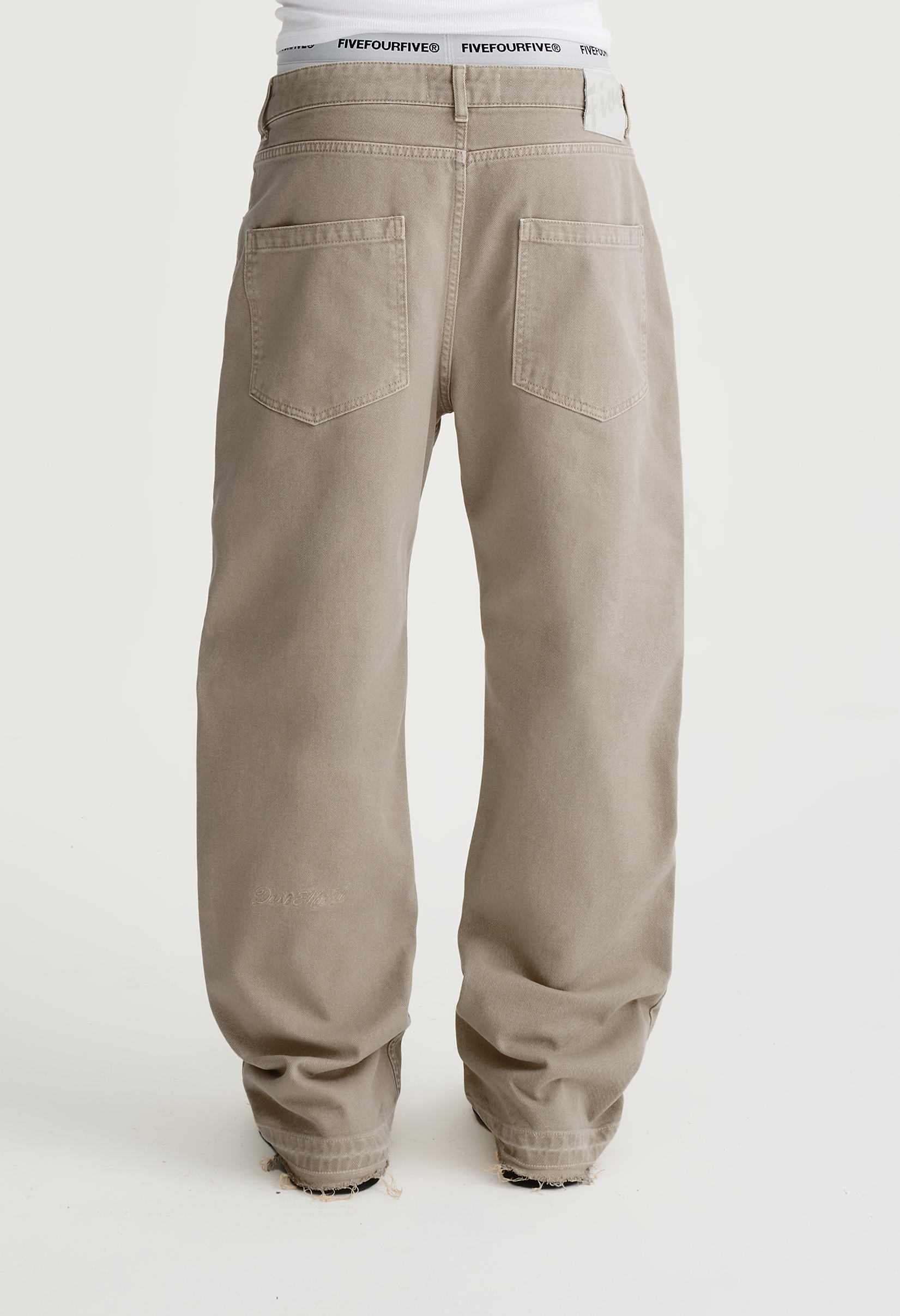 545 Everyday Denim 01 Distressed Regular