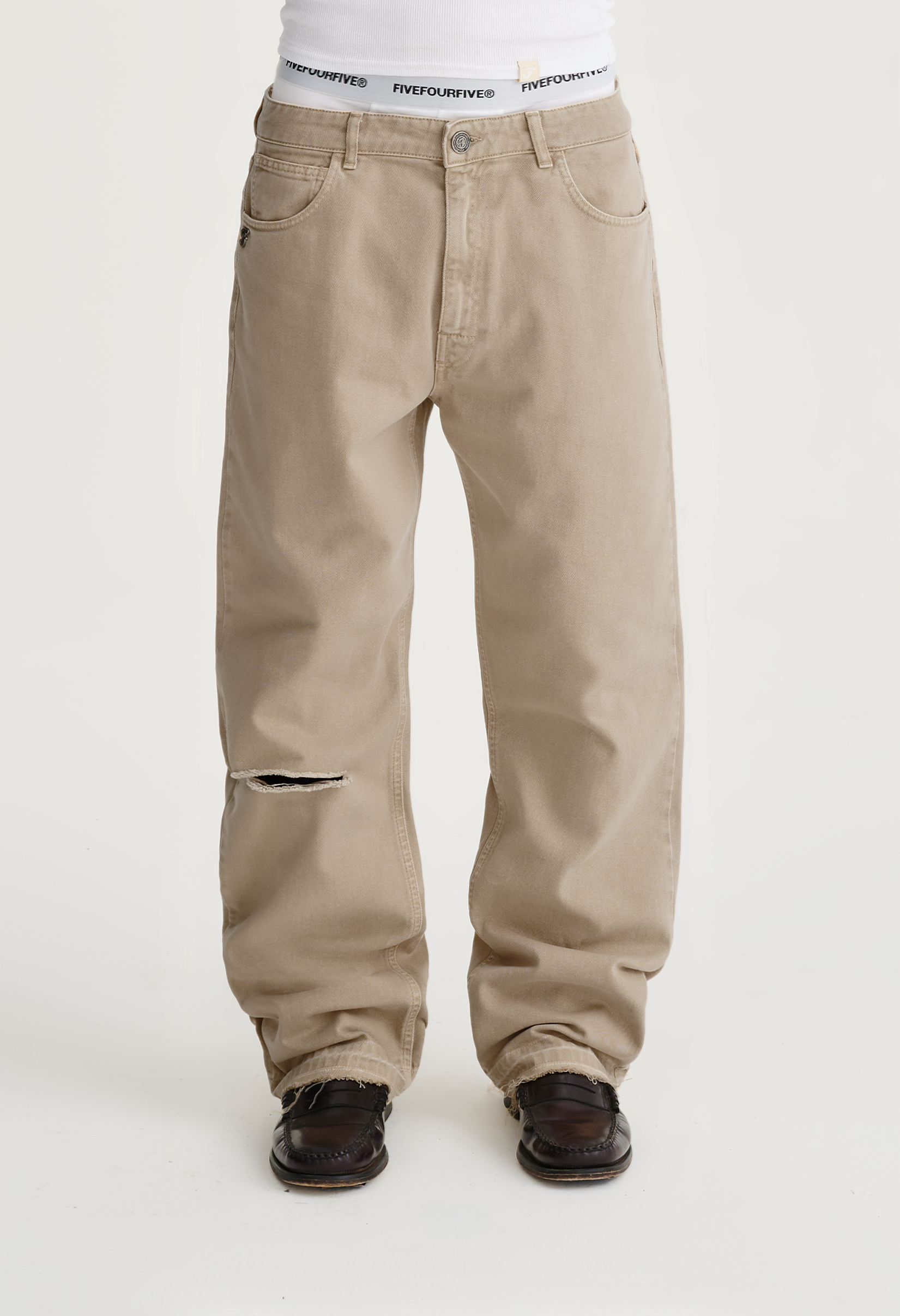 545 Everyday Denim 01 Distressed Regular